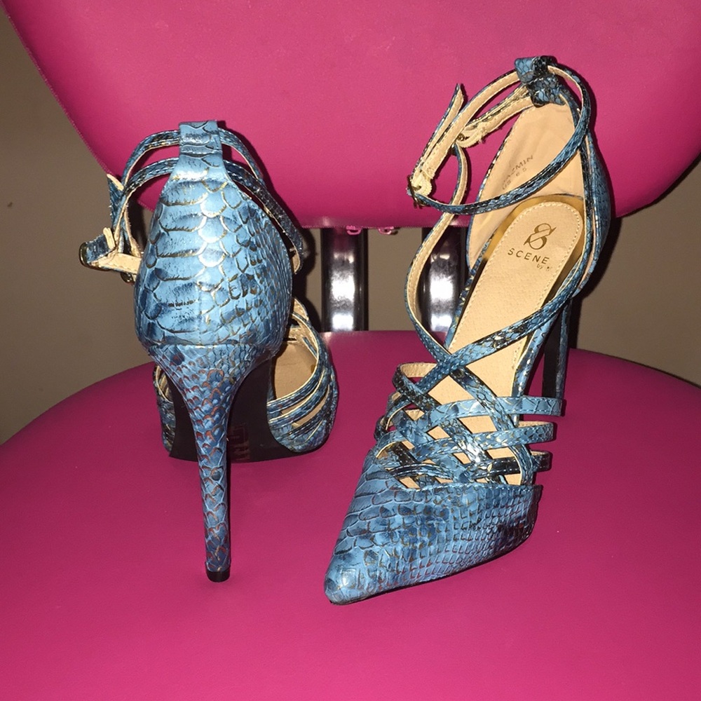 Blue & Gold Snake Skin Closed Toe Pumps